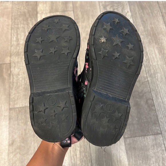 Little girls Floral Boots Size 1 (Black with Pink Flowers) - Picture 5 of 5